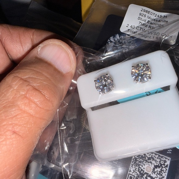 925 Moissanite
Stud Earrings
7MM RP
2.40 CTW VSD Color
Total weight: 1.61 - Picture 1 of 4